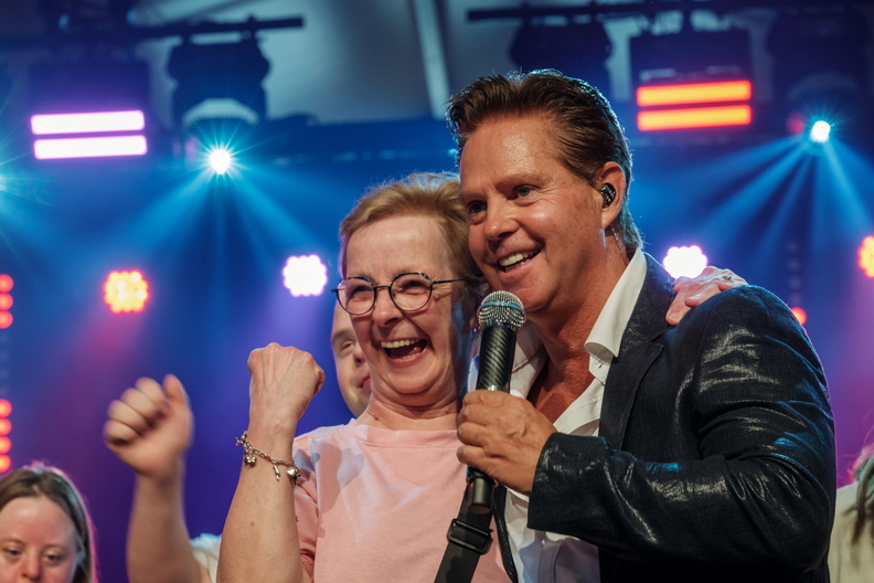 <span>Muziek, saamhorigheid en 400 lopers tijdens feestelijke woensdag op De Blaak</span>