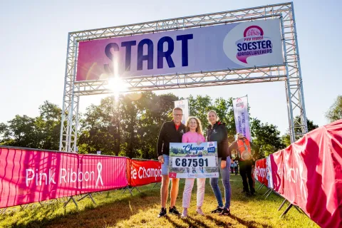 Sfeerbeeld Pink Ribbon Soester Wandelweekend